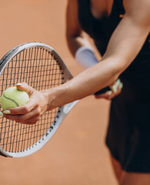 Female tennis player at the tennis court